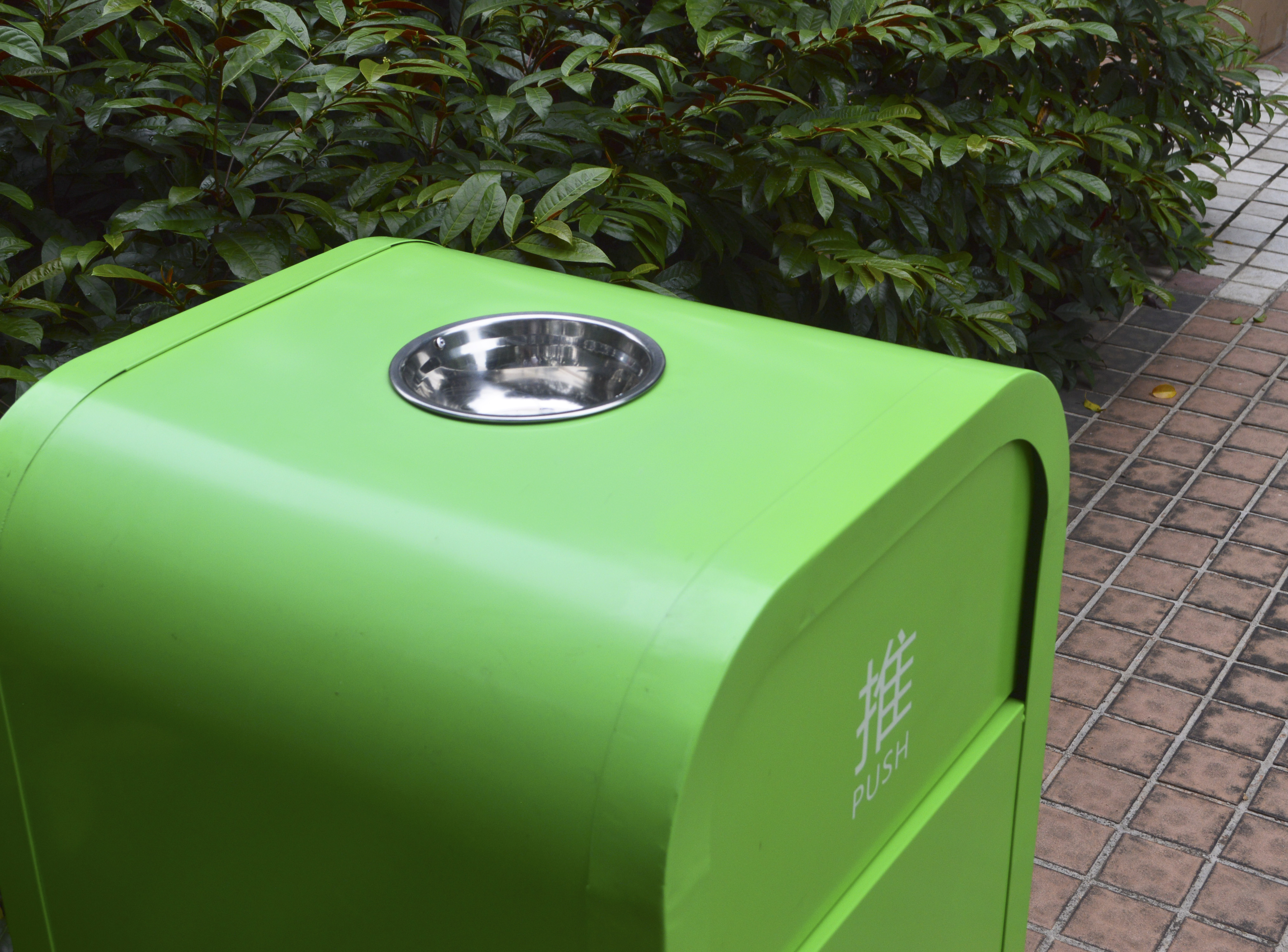 Outdoor Park Trash Can with Metal 